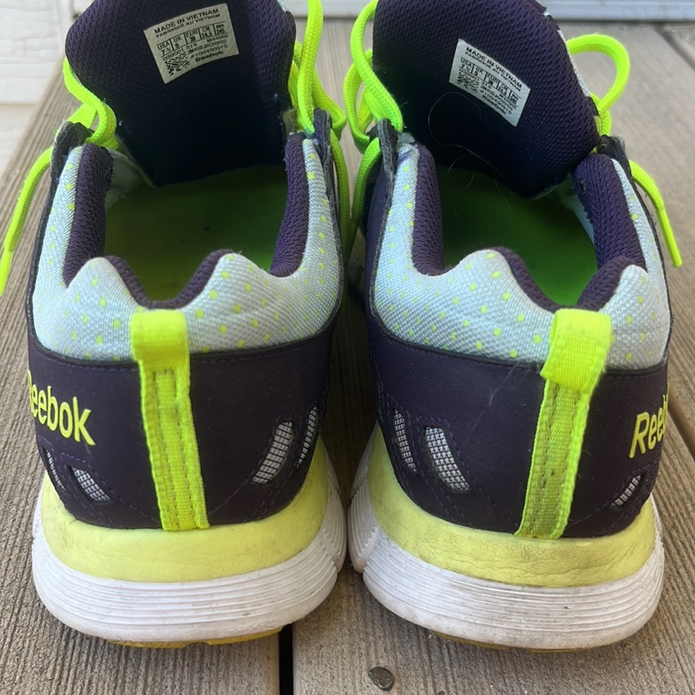 Women’s Reebok 7.5 - Picture 2 of 5